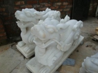 Đôi lân bằng đá